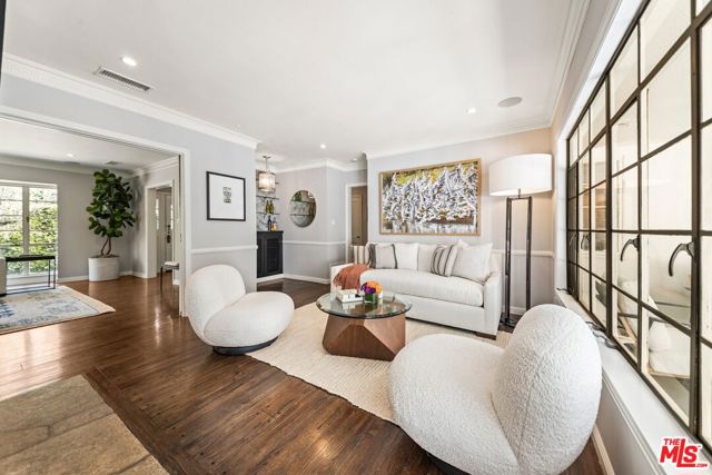 2107 Coldwater Canyon Drive, Beverly Hills CA: https://media.crmls.org/mediaz/55297d55-afdb-4497-8ab3-fb69ac56ff38.jpg