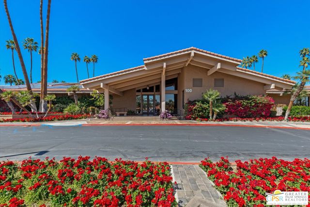 34 Camino Arroyo Place, Palm Desert CA: https://media.crmls.org/mediaz/5529b2df-f6df-4983-bc04-8f1300e29d40.jpg