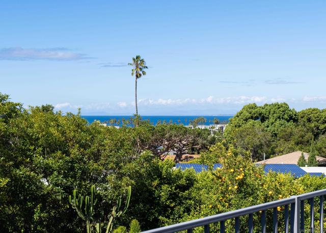 7850 Roseland Dr, La Jolla CA: https://media.crmls.org/mediaz/5529bcf8-69bd-4072-ac90-2b0fa3f53b74.jpg