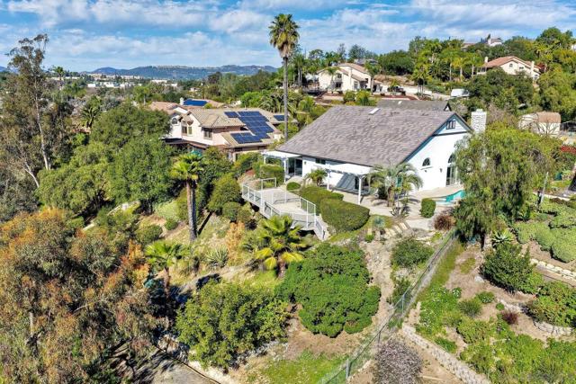 2785 Canyon Oak Pl, Escondido CA: https://media.crmls.org/mediaz/5529cd5b-ff71-4230-92e4-324ef8167fb1.jpg