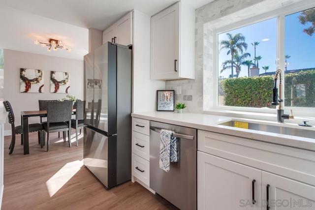 1278 Avenida Miguel, Encinitas CA: https://media.crmls.org/mediaz/5529eec6-7faa-4b6f-b4e4-14a573006f1d.jpg