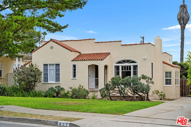 827 23rd Street, Santa Monica CA: https://media.crmls.org/mediaz/552a1eef-a6bd-4ee3-9626-223c1c006c2f.jpg