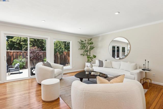 19927 Conrad Ct, Castro Valley CA: https://media.crmls.org/mediaz/552a3ab1-0efb-4fd5-9322-6e5744a54784.jpg