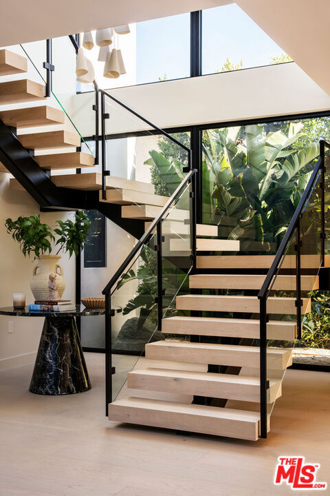 2457 Glyndon Avenue, Venice CA: https://media.crmls.org/mediaz/552a3b7b-d2c8-4a8c-bfd1-6b9aa2a1c1cb.jpg
