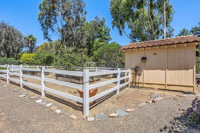 3433 Western Springs Rd, Encinitas CA: https://media.crmls.org/mediaz/552a6c74-f4bc-4beb-91a6-3e882bacefb7.jpg