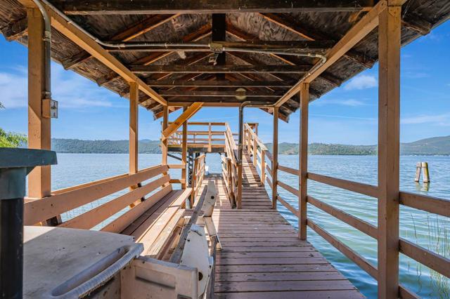 12340 Lakeshore Drive, Clearlake CA: https://media.crmls.org/mediaz/552a6e18-e462-4ba3-ac58-8ef103c98c13.jpg