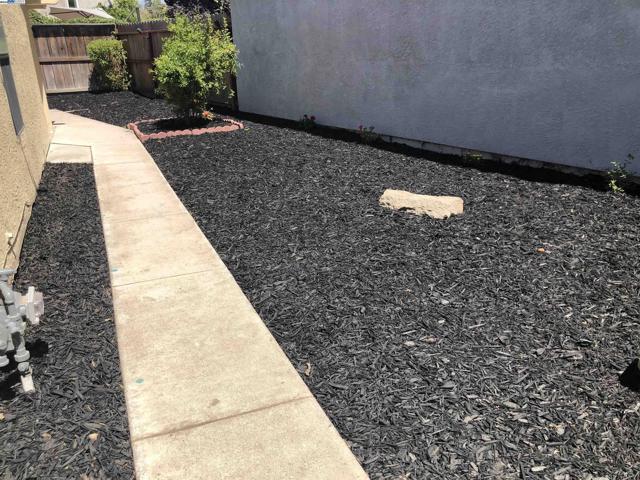 1023 Snowgoose Ln, Manteca CA: https://media.crmls.org/mediaz/552ac9f3-862b-4d9c-a2a1-62d381ae8260.jpg