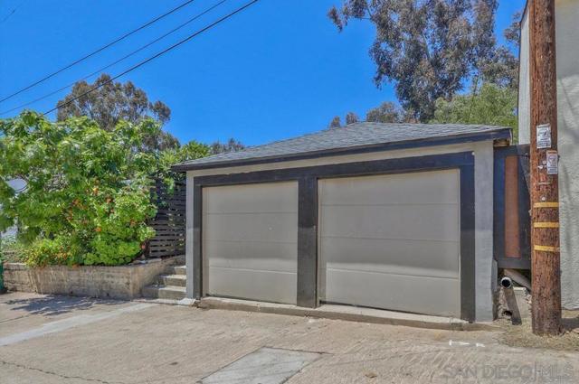 1035 Edgemont Place, San Diego CA: https://media.crmls.org/mediaz/552adfe3-c73e-4e9b-8899-2298690adab0.jpg