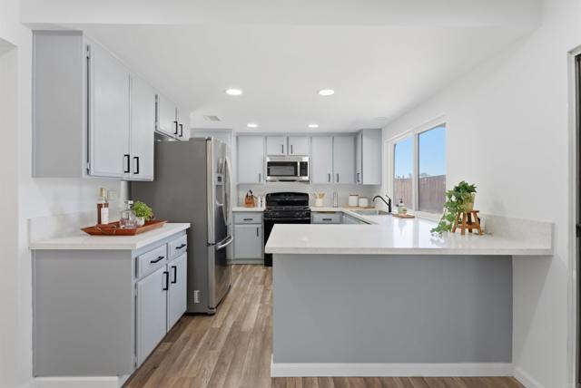 Detail Gallery Image 12 of 43 For 1770 Tooley Cir, San Diego,  CA 92114 - 4 Beds | 3 Baths