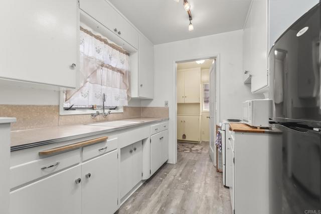 1453 OLIVEWOOD LN, Alpine CA: https://media.crmls.org/mediaz/552b2922-034d-48af-b09c-72be6d26629d.jpg