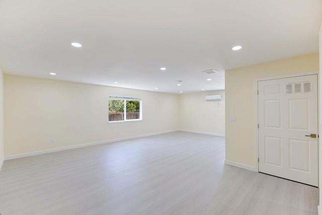 264 N 34th Street, San Jose CA: https://media.crmls.org/mediaz/552b61ac-2cf7-4e0d-904f-6e1834bb904f.jpg