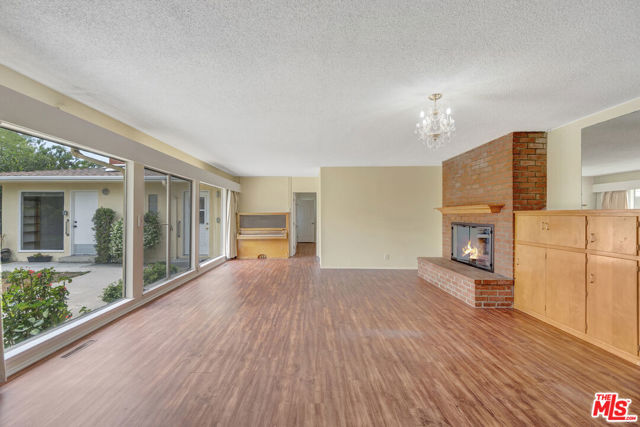 9855 Emperor Avenue, Arcadia CA: https://media.crmls.org/mediaz/552bacd1-3c73-4fdf-a3b1-9617b9601be1.jpg