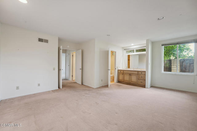 3034 Rollings Avenue, Thousand Oaks CA: https://media.crmls.org/mediaz/552bd1cb-ed03-478e-95b2-823cfc95b859.jpg