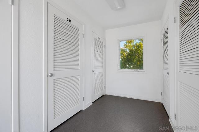 317 Pine Ave, Carlsbad CA: https://media.crmls.org/mediaz/552bdd13-4e3b-44e7-af66-1caae5affa41.jpg