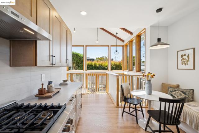 327 Hudson St, Oakland CA: https://media.crmls.org/mediaz/552be7d1-eecb-4d61-9d87-5bf5d35fd3a6.jpg