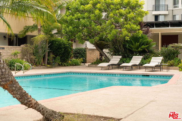 13245 Fiji Way, Marina del Rey CA: https://media.crmls.org/mediaz/552c2e85-af85-4983-a5e3-92fd55a5769f.jpg