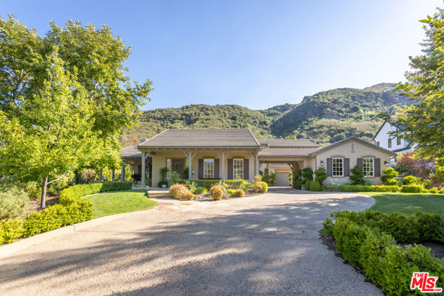 2052 Shadow Creek Drive, Agoura Hills CA: https://media.crmls.org/mediaz/552c647e-73d5-4c04-b40d-776fe8338567.jpg