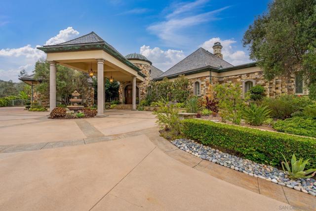 14380 Ciera Court, Poway CA: https://media.crmls.org/mediaz/552cbe03-9f1d-46b7-925d-938881baa08a.jpg