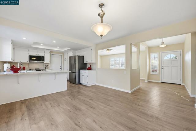 304 Lion Valley Rd, Escondido CA: https://media.crmls.org/mediaz/552cdc8e-4435-448b-8417-8cea0d720236.jpg