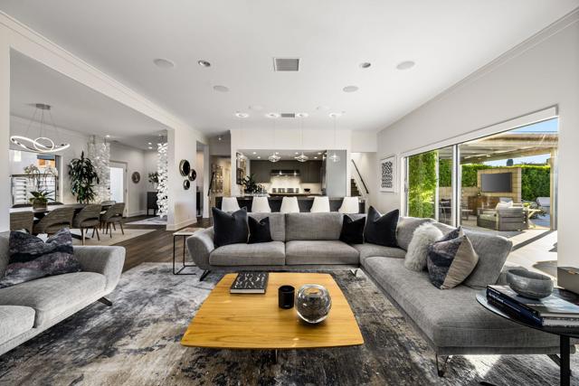 1047 Hunter Drive, Palm Springs CA: https://media.crmls.org/mediaz/552d1b43-4bd2-45e9-86ea-91f0414b1da2.jpg