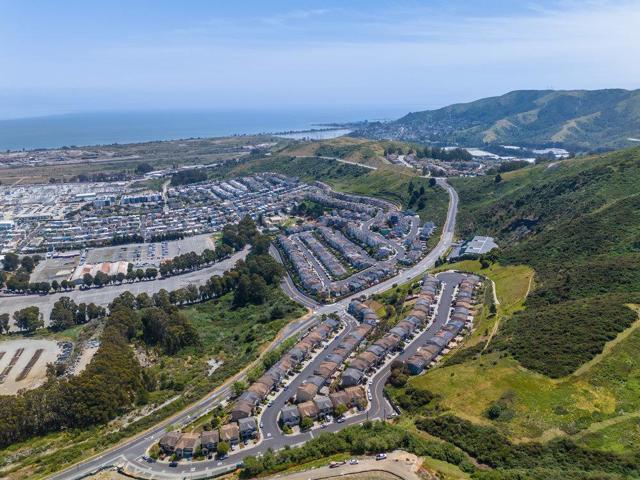 978 Martin Trail, Daly City CA: https://media.crmls.org/mediaz/552d56ef-7504-4de4-9eb0-2f3c7bcf11df.jpg
