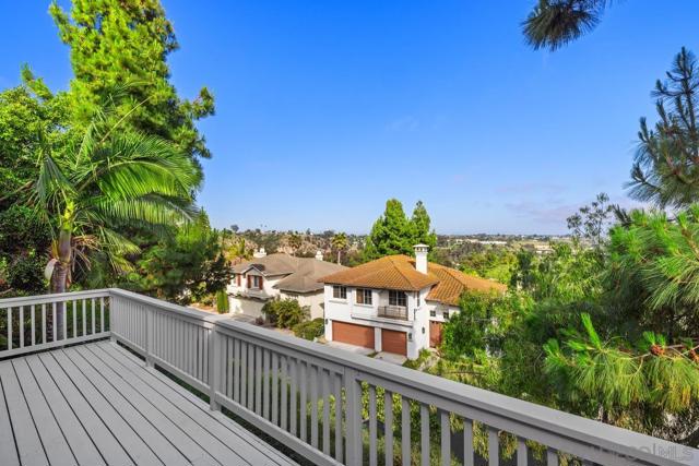 6013 Oakgate Row, La Jolla CA: https://media.crmls.org/mediaz/552da22b-a410-4a99-849e-771c3e801950.jpg