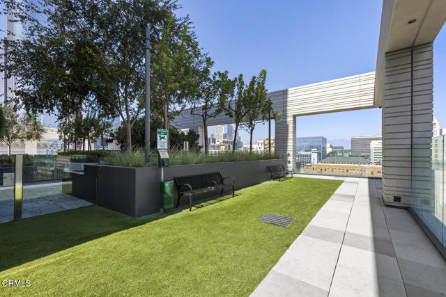 400 S Broadway, Los Angeles CA: https://media.crmls.org/mediaz/552db3c2-0632-4e29-af06-540371e427f6.jpg