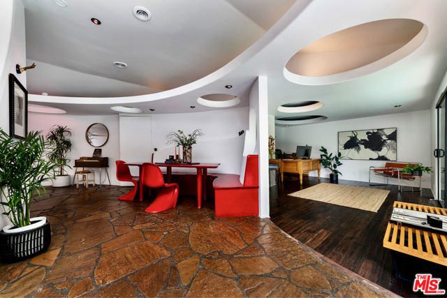 7495 Mulholland Drive, Los Angeles CA: https://media.crmls.org/mediaz/552dce59-6791-4941-9115-36cd8d96e363.jpg