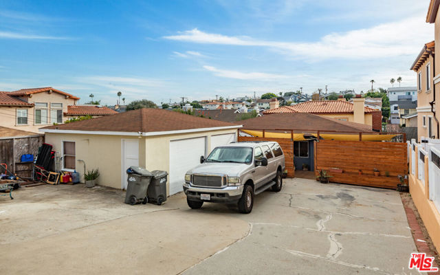 1906 Marshallfield Lane, Redondo Beach, California 90278, ,Residential Income,For Sale,Marshallfield,24467423