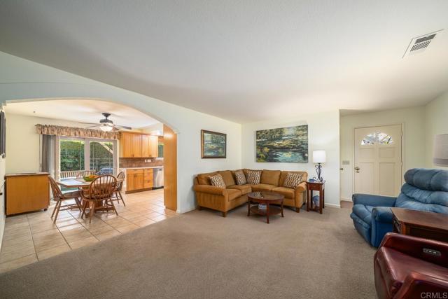 905 Discovery Street, San Marcos CA: https://media.crmls.org/mediaz/552eade3-a9a9-48fb-a5c1-4294e0ff0a28.jpg