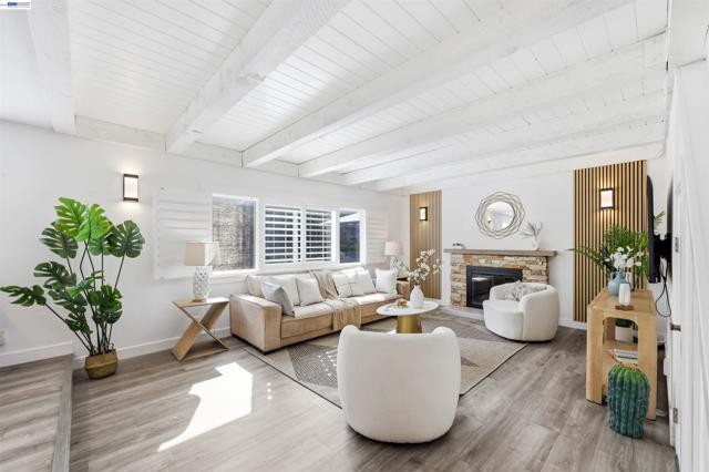 11593 Ladera Ct, Dublin CA: https://media.crmls.org/mediaz/552ee0a1-8db1-437a-b2a2-1f68f6d05a63.jpg