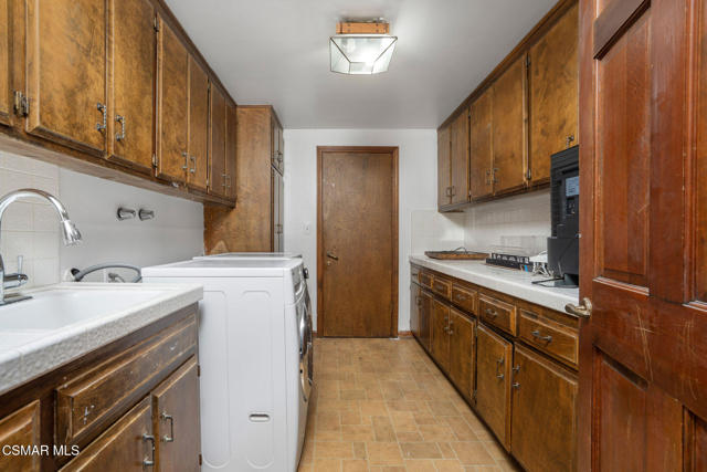 2457 Angelo Drive, Los Angeles CA: https://media.crmls.org/mediaz/552f0413-7195-48b6-9cee-9b2d4417edc9.jpg