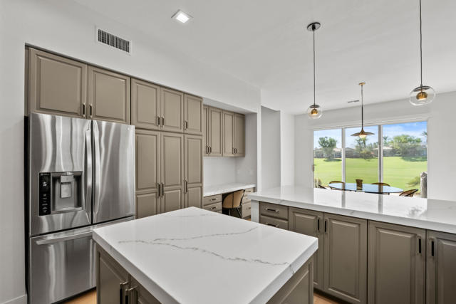 781 Box Canyon Trail, Palm Desert CA: https://media.crmls.org/mediaz/552f4e1d-fe5a-48a2-ac2c-254d537190de.jpg