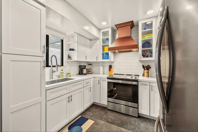 1050 E Ramon Road, Palm Springs CA: https://media.crmls.org/mediaz/552f98ca-766b-4e36-afd2-655c3fb1cd89.jpg