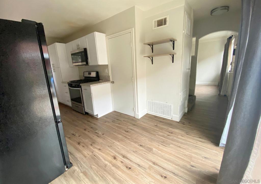 1060 E Washington Ave - photo 13