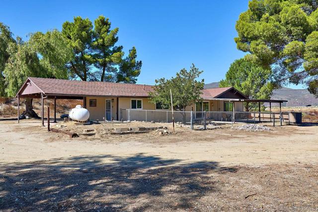 6185 Alpine Blvd, Alpine CA: https://media.crmls.org/mediaz/552fcbcb-b988-477e-93b4-ac1556af1db0.jpg