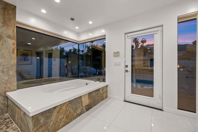 2943 Guadalupe Road, Palm Springs CA: https://media.crmls.org/mediaz/552fcc91-d0ea-4828-8842-cbc47cadc367.jpg