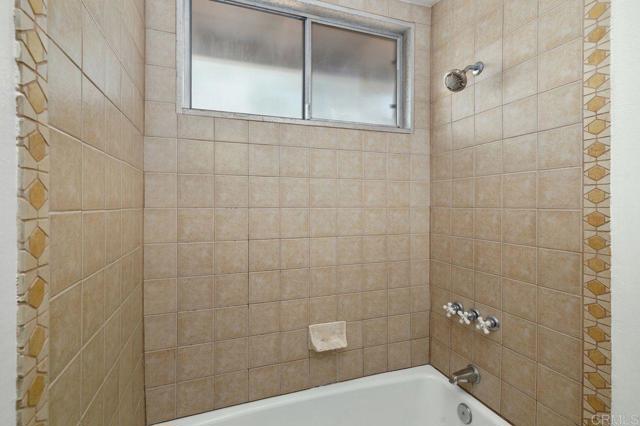 5448 Noah Way, San Diego CA: https://media.crmls.org/mediaz/552fcd3d-817c-47fe-89c4-6e97b9e54bef.jpg