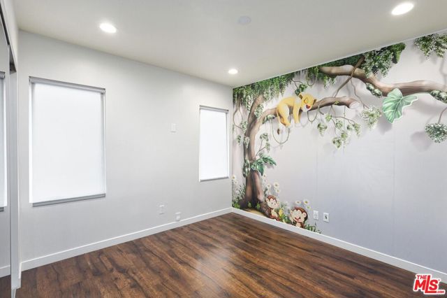 23018 Leonora Drive, Woodland Hills CA: https://media.crmls.org/mediaz/553009bc-2549-468d-84cb-5a7b7bf525e8.jpg