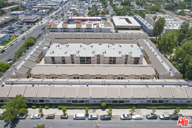 7631 Reseda Boulevard, Reseda CA: https://media.crmls.org/mediaz/55305512-be10-433f-ba88-1a70eafcee8a.jpg
