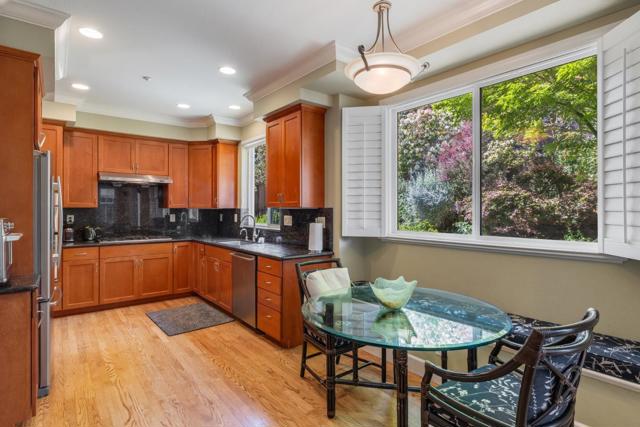 992 Lakeview Way, Redwood City CA: https://media.crmls.org/mediaz/55305621-5db9-4261-af0d-7699268e572d.jpg