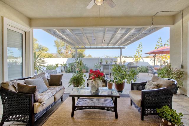 Detail Gallery Image 1 of 1 For 1122 Palomar Cir, Escondido,  CA 92027 - 5 Beds | 3 Baths