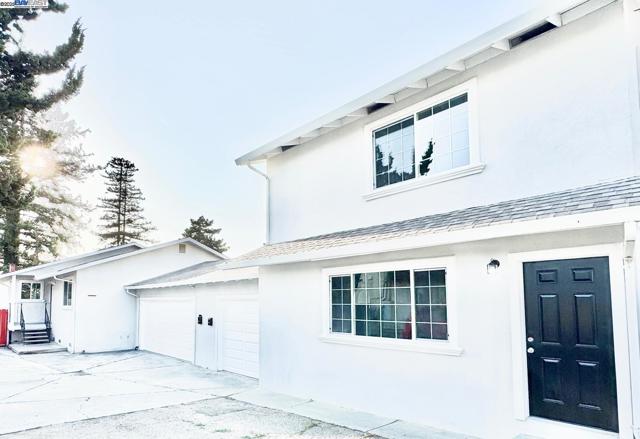20595 Center St, Castro Valley CA: https://media.crmls.org/mediaz/5530bd81-1dd8-4052-b968-936188838250.jpg