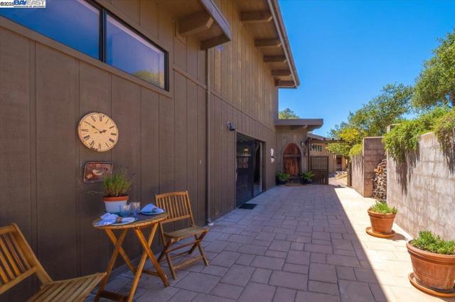 15335 Via Los Tulares, Carmel Valley CA: https://media.crmls.org/mediaz/5530e36b-62ca-42c2-a0c2-8ef647f6e4e8.jpg