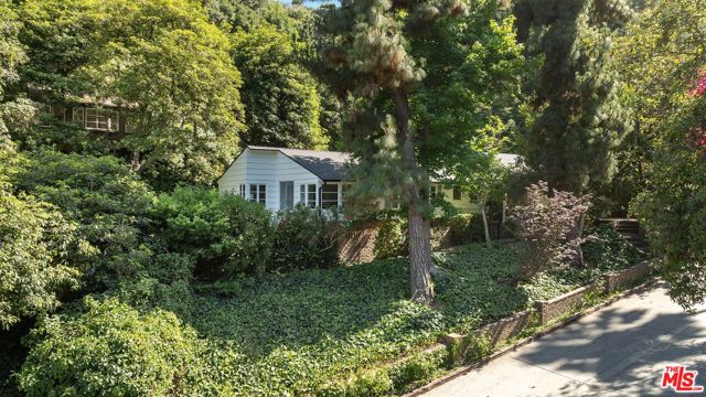 Image 70 of 72 For 10686 Somma Way