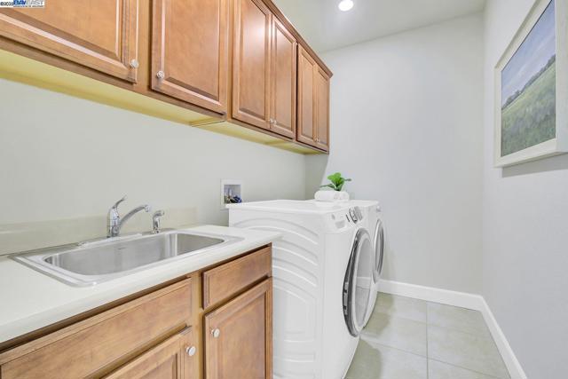 41538 Casabella Cmn, Fremont CA: https://media.crmls.org/mediaz/55326c9f-f1cc-4cdc-addd-ec9966cef7da.jpg