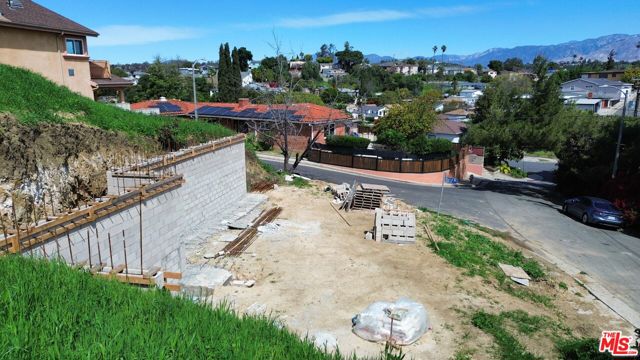 2849 Adkins Avenue, Los Angeles CA: https://media.crmls.org/mediaz/55326d33-d6ec-418c-bb10-f2b99904c125.jpg