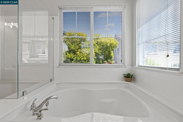 1560 Craiglee Way, San Ramon CA: https://media.crmls.org/mediaz/553307a1-7537-44d3-9ab2-bdd999be8531.jpg