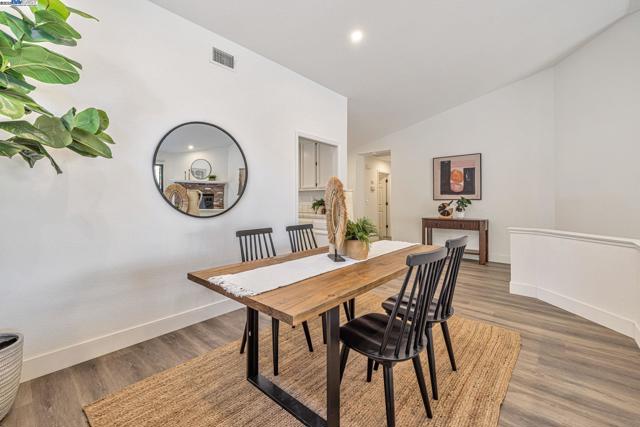 1070 Porter Dr, Roseville CA: https://media.crmls.org/mediaz/5533362c-1af5-4e0f-996c-89cdfe9eb6e1.jpg