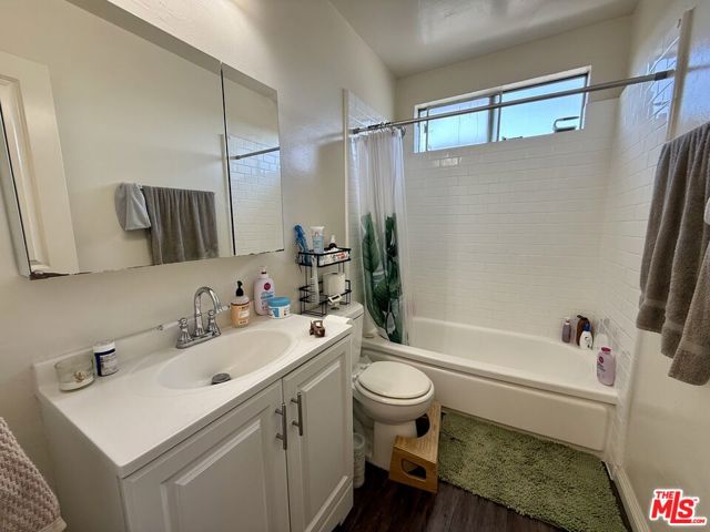 5623 Meridian Street, Los Angeles CA: https://media.crmls.org/mediaz/553402d6-adbf-4b70-bfd6-d8e9517e14f7.jpg